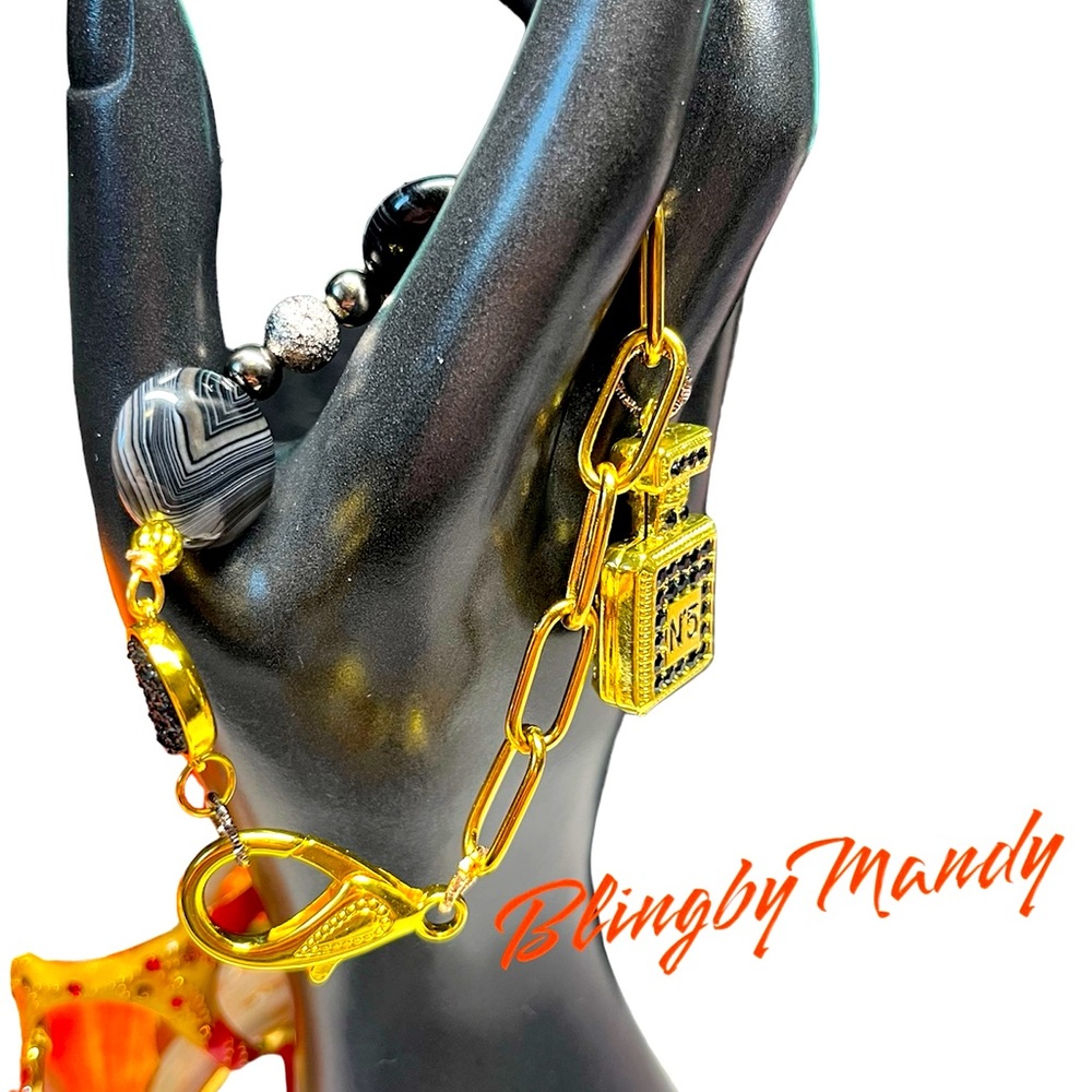 🎉🥰Stunning chunky charm bracelet Betsy Johnson like charms/glitter